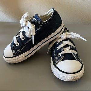Toddler Chuck Taylor’s- excellent condition, sz 7